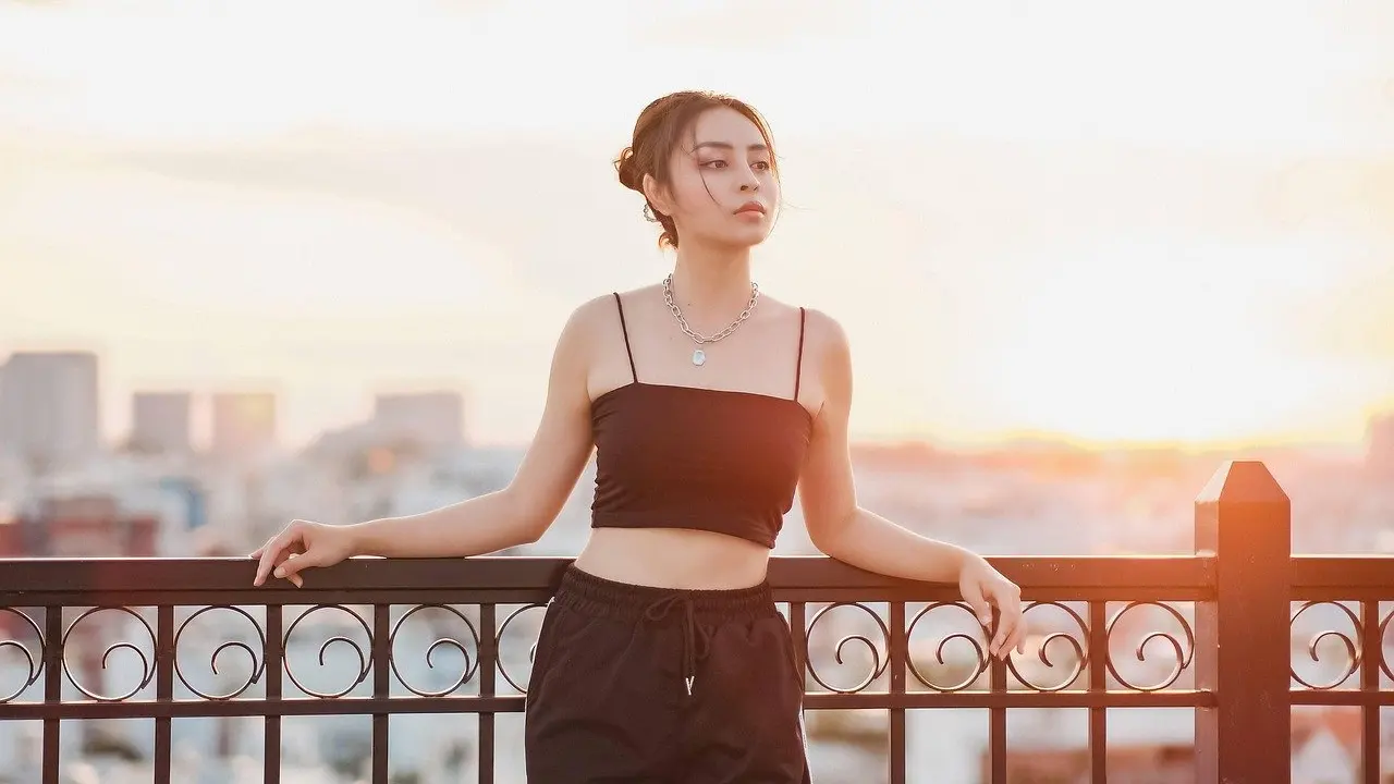 how to layer necklaces